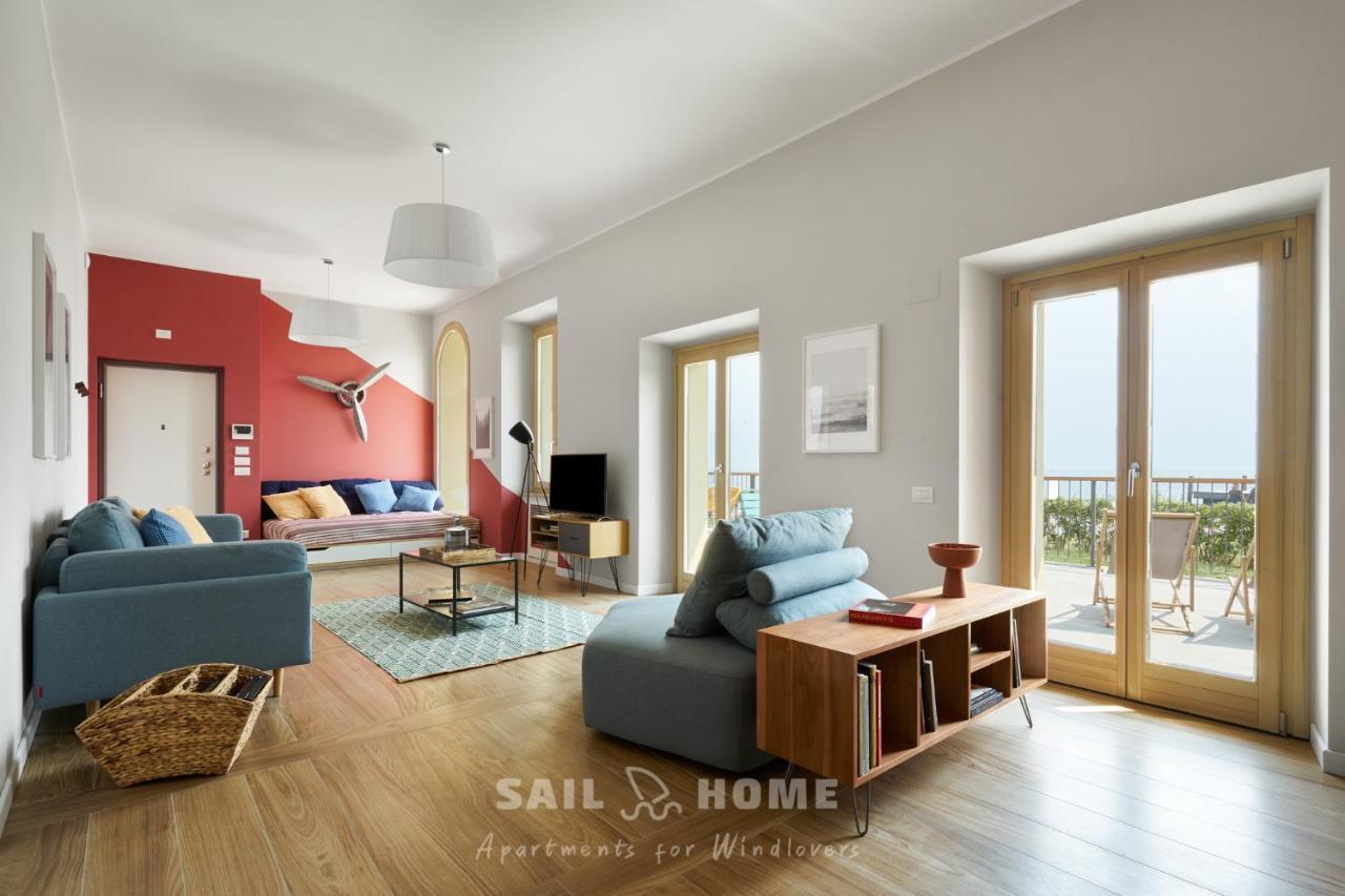 Sail Home - Apartments For Wind Lovers カンピョーネ・デル・ガルダ エクステリア 写真